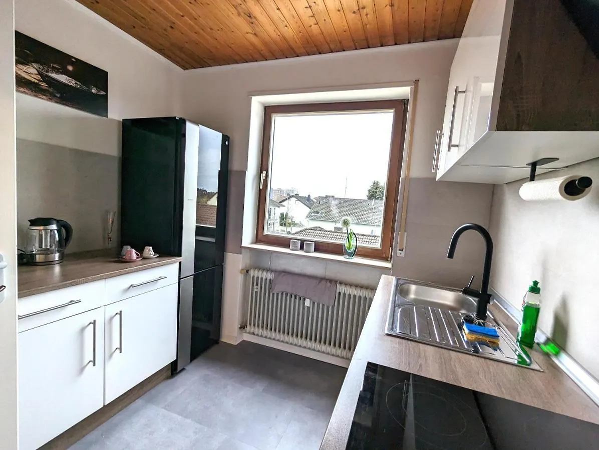 Lakeside Living Pfalz - Free Parking & Balkony Neuhofen Germany